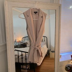 Stylish vest with tie